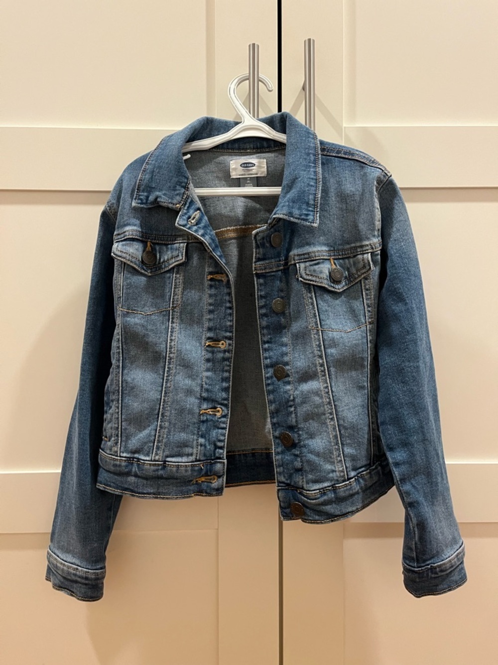 Size M (8) denim jacket by Old Navy